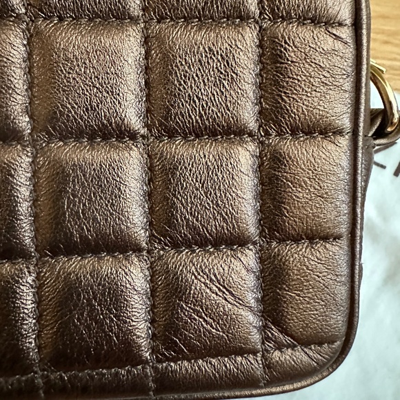 NWOT BCBG Bronze Quilted Mini Bag Evening Bag Gold Chain - Picture 4 of 10